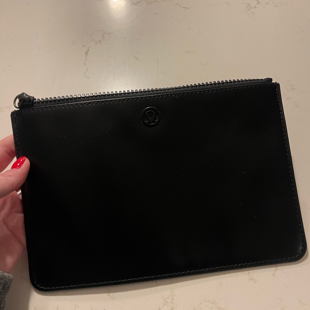 Lululemon sleek pouch